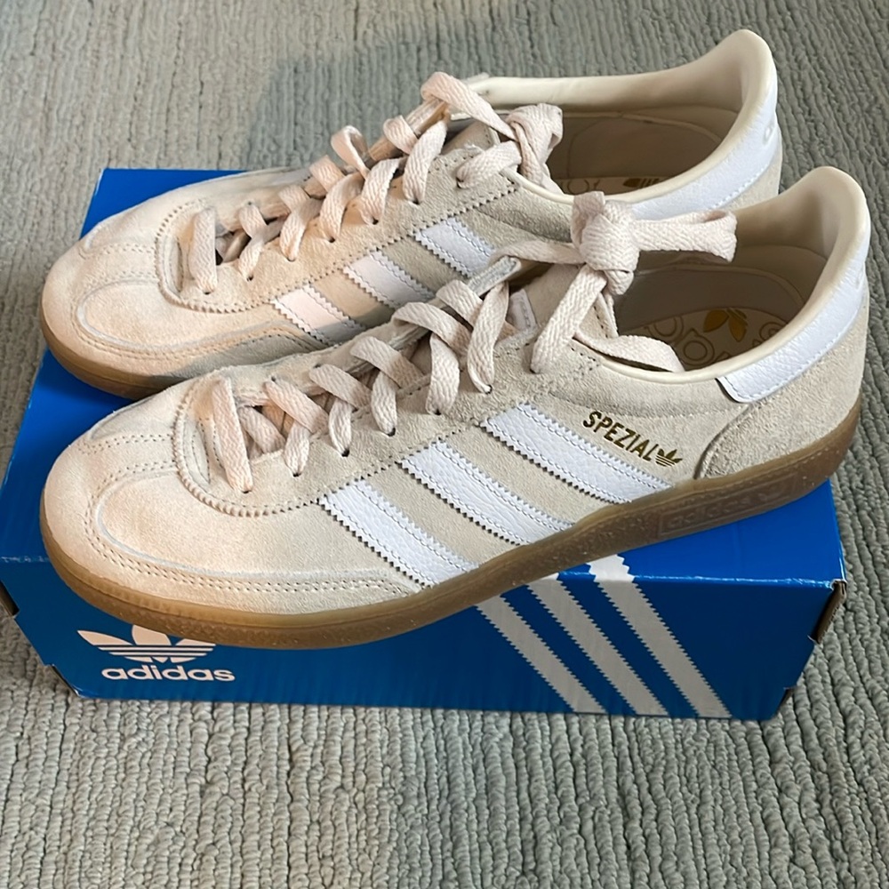 🤍Adidas Women’s Handball Spezial White/Gum🤍